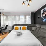 Lavish By Bookinghost *