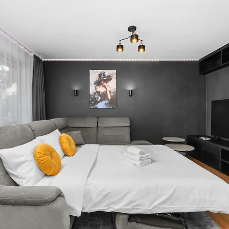 Lavish By Bookinghost Apartament